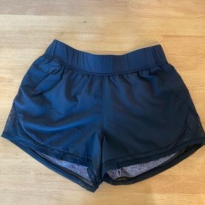 Lululemon Hotty Hot reversible shorts Size 4